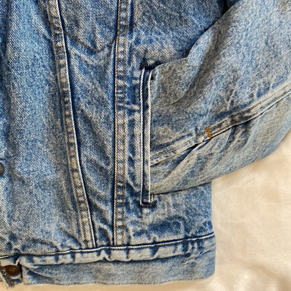 Levi’s Vintage Sherpa Denim Jacket | Size 36R - Picture 5 of 14